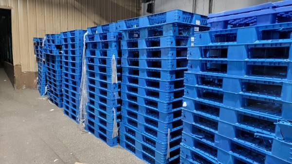 Plastics & Wooden Pallets and Crates